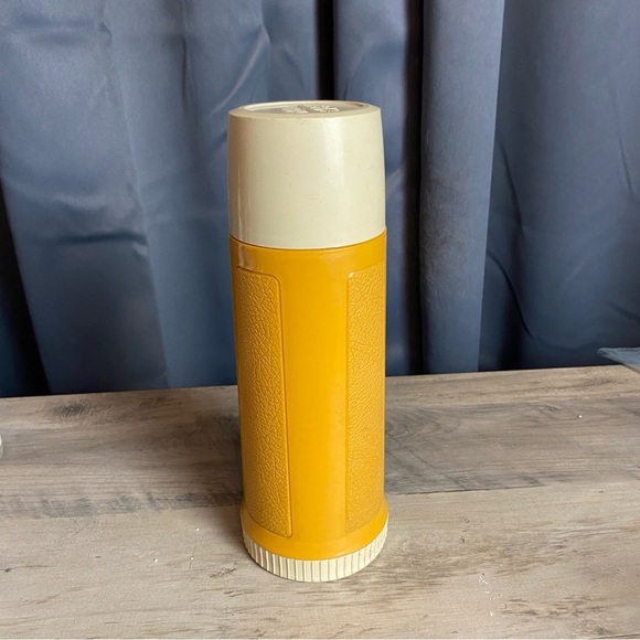 VINTAGE Mustard Yellow Thermos Vacuum Bottle Glass Lined Hot or Cold Drink Mug - Picture 2 of 10